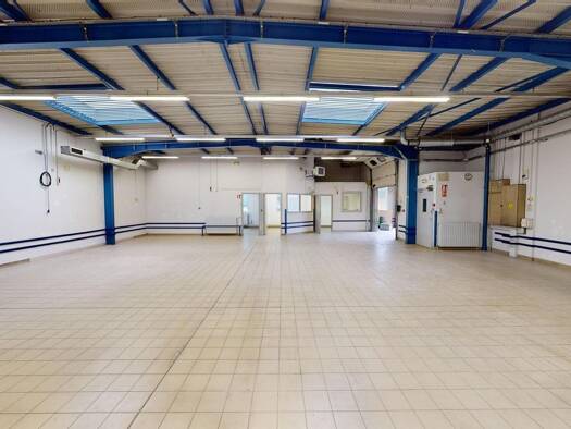 Local commercial à vendre 270 000 € 290 m² de surface de vente Morestel 38510