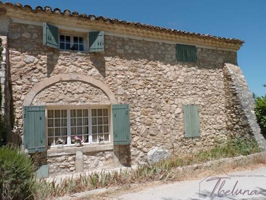 Ferme à vendre 725 000 € 8 pièces 6 chambres 175 m² 411 m² de terrain Eygalières 13810