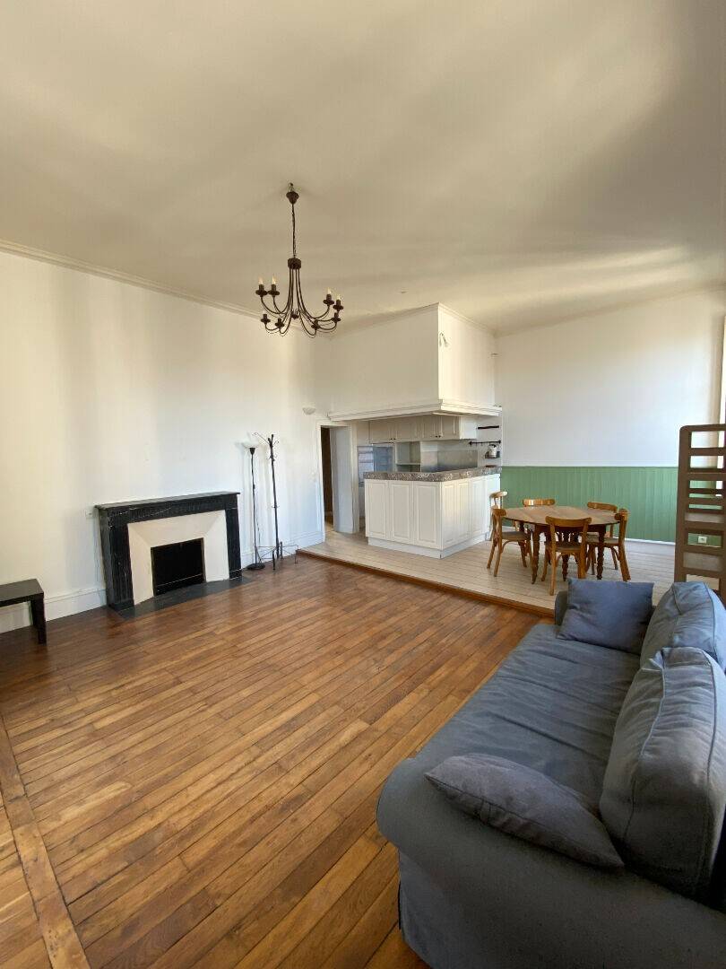 NANTES GRASLIN - Appartement meublé de Type 2 - 60.72 m² — 1