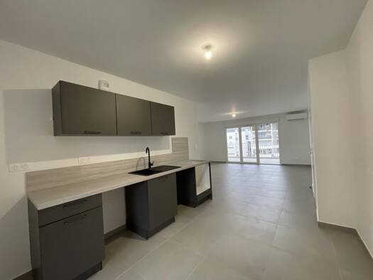 Appartement à louer 1 207 € 4 pièces 3 chambres 92 m² 4ème étage Alzo Di Leva Ajaccio 20090