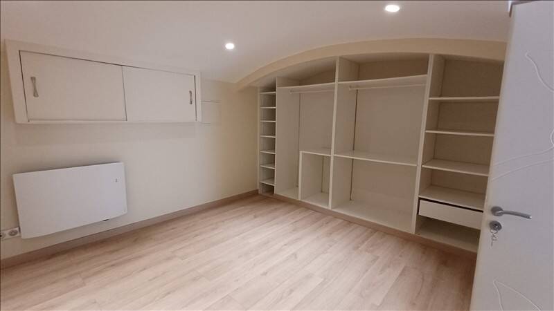 Appartement - RDC - 80m2 - 8 pièces - Non meublé — 3