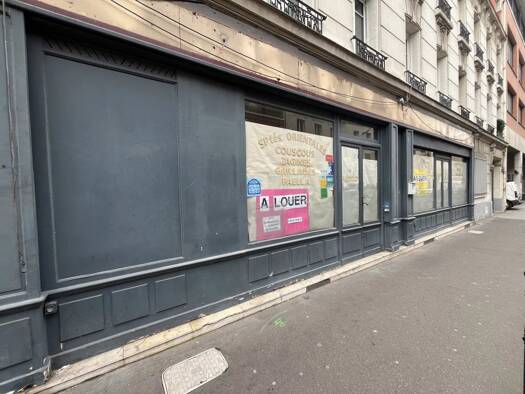 Boutique à louer 3 009 € 1 pièce 93 m² de surface de vente Centre Ville Clichy 92110