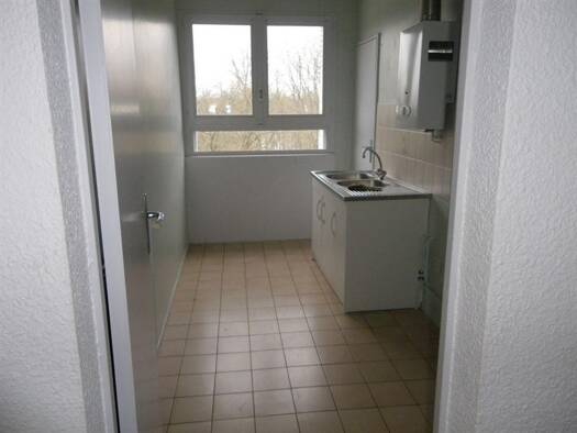 Appartement à louer 594 € 3 pièces 2 chambres 63 m² RDC Du Stade Luxeuil-les-Bains 70300