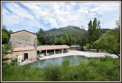 Maison à vendre 615 000 € 20 pièces 18 chambres 450 m² 50 000 m² de terrain Castellane 04120