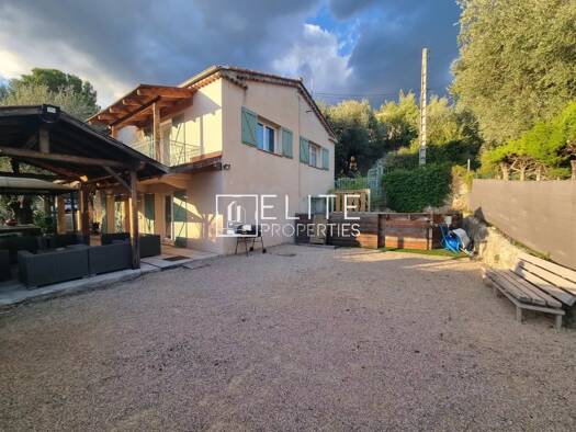 Villa à vendre 520 000 € 6 pièces 4 chambres 174 m² 1 080 m² de terrain Peymeinade 06530