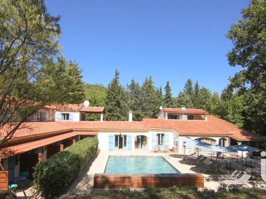 Demeure à vendre 1 480 000 € 20 pièces 15 chambres 675 m² 4 609 m² de terrain Le Val 83143