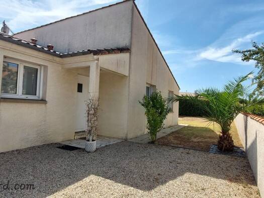 Maison de plain-pied à vendre 270 000 € 4 pièces 3 chambres 113 m² 623 m² de terrain Chauray 79180