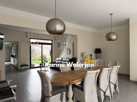 Maison à vendre 284 900 € 10 pièces 6 chambres 217 m² 261 m² de terrain Centre Ville Courrières 62710