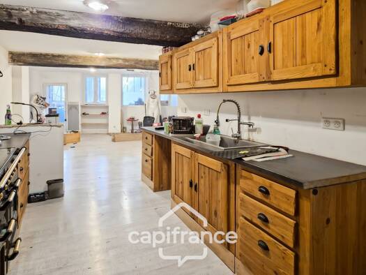 Maison de ville à vendre 148 000 € 7 pièces 4 chambres 189 m² 230 m² de terrain Centre Ville Saint-Jean-d'Angély 17400
