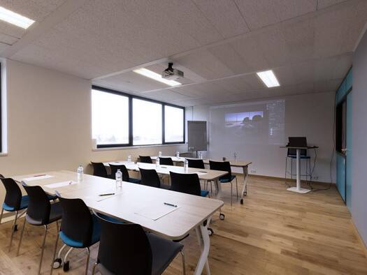 Activités diverses à vendre Fonds de commerce 160 000 € 1 pièce 560 m² de surface de vente Centre Chalon-sur-Saône 71100