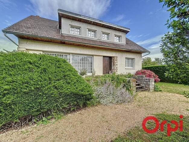 Maison à vendre 170 000 € 7 pièces 6 chambres 233,9 m² 1 227 m² de terrain Vendat 03110