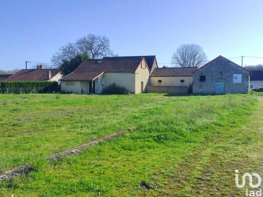 Boutique à vendre 76 000 € 455 m² de surface de vente Saint-Germain 86310