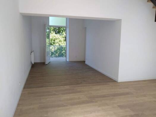 Duplex à louer 610 € 4 pièces 3 chambres 86 m² RDC Avesnelles 59440