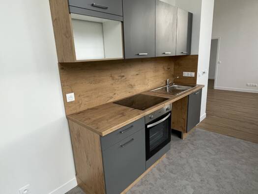 Appartement à louer 703 € 3 pièces 2 chambres 52 m² RDC/3 Rechèvres-Bas Menus-Boulevard Chartres 28000