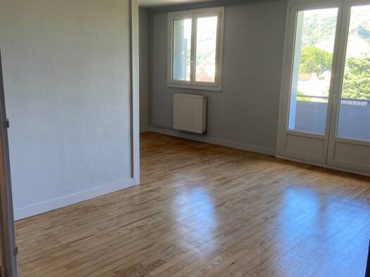 Appartement à louer 645 € 4 pièces 2 chambres 63 m² Étage 4/4 Peripherie Tain-l'Hermitage 26600
