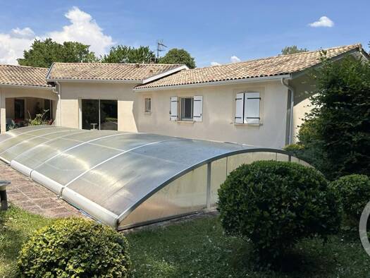Maison de plain-pied à vendre 539 000 € 7 pièces 4 chambres 160 m² 1 880 m² de terrain Le Bourg Canéjan 33610