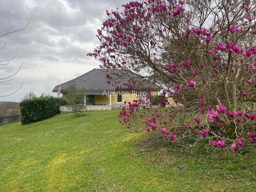 Maison de plain-pied à vendre 231 000 € 4 pièces 3 chambres 88 m² 2 115 m² de terrain Oloron-Sainte-Marie 64400