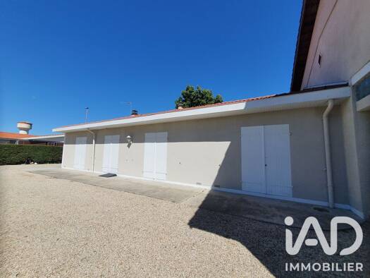 Maison de ville à vendre 253 500 € 5 pièces 4 chambres 122 m² 1 213 m² de terrain La Ville-Dieu-du-Temple 82290