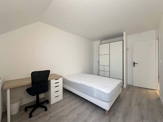 Colocation à louer 585 € 1 pièce 7 chambres 21,9 m² RDC Aqueduc Nord Plaisir 78370