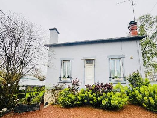 Maison à vendre 198 550 € 6 pièces 4 chambres 95 m² 815 m² de terrain Bourges 18000