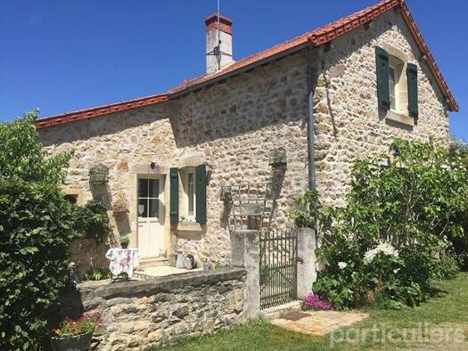Maison à vendre 94 990 € 4 pièces 2 chambres 67 m² 4 253 m² de terrain Saint-Pierre-les-Étieux 18210