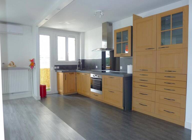 Appartement à vendre 229 000 € 3 pièces 2<br/>chambres 65,5 m²<br/>superficie Dernier étage, 3/3<br/>étage Champlong Saint-Genis-Laval 69230