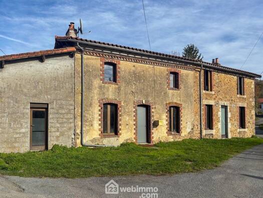 Maison à vendre 156 600 € 8 pièces 4 chambres 185 m² 11 016 m² de terrain Sèvremont 85700