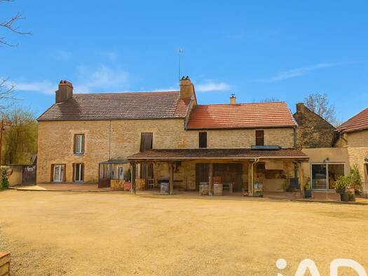 Maison à vendre 235 000 € 8 pièces 5 chambres 181 m² 6 749 m² de terrain Praslay 52160