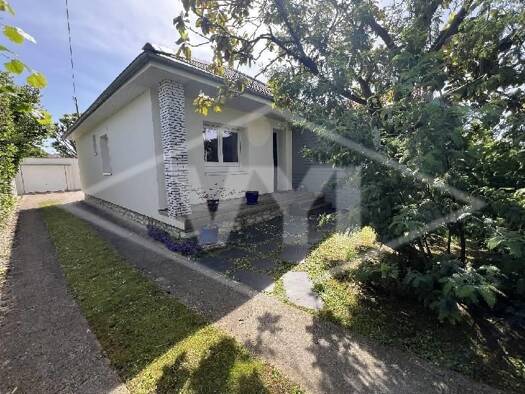 Maison de plain-pied à vendre 399 000 € 5 pièces 3 chambres 120 m² 544 m² de terrain Combs-la-Ville 77380