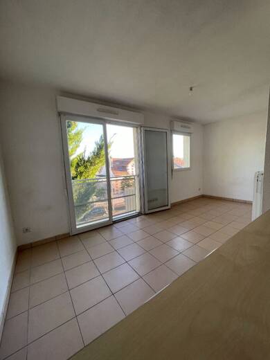 Appartement à vendre 70 400 € 1 pièce 26 m² Dernier étage, Étage 2/2 Ouest et Sud Gond Pontouvre 16160