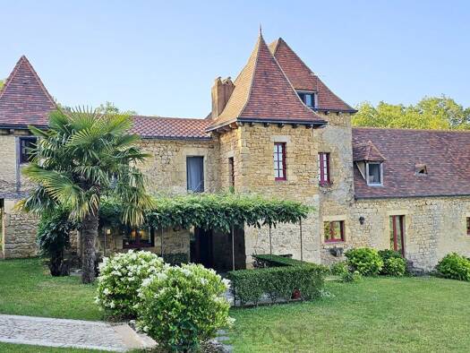 Maison à vendre 2 280 000 € 7 pièces 6 chambres 449 m² Domme 24250