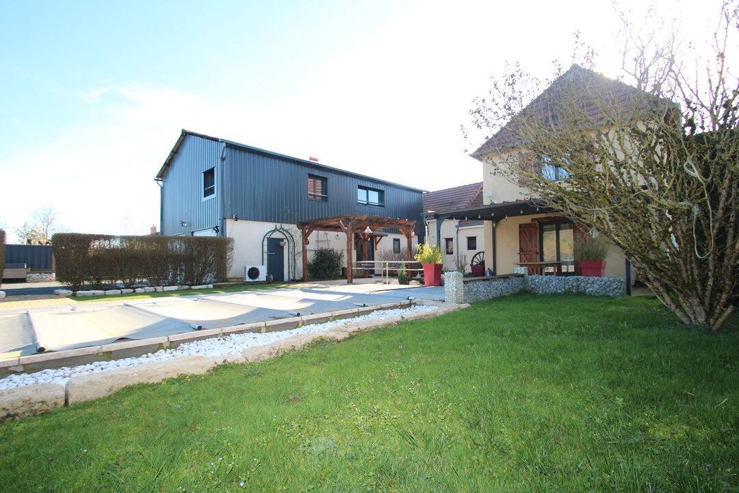 Maison à vendre, 222m², SAINT HILAIRE FONTAINE