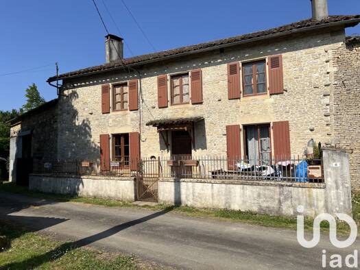 Maison à vendre 105 000 € 3 pièces 2 chambres 176 m² 26 217 m² de terrain Vançais 79120