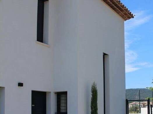 Maison de plain-pied à louer 3 030 € 5 pièces 4 chambres 132 m² Nartelle-Noyer-Bellevue-bd des Sardinaux Sainte-Maxime 83120