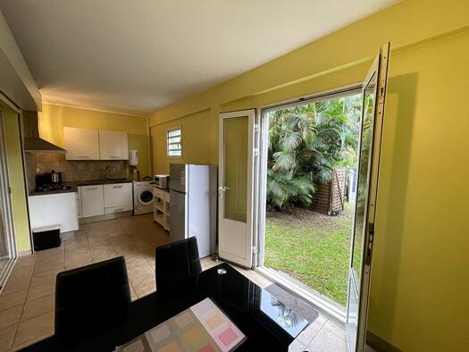 Appartement à louer 873 € 2 pièces 1 chambre 50 m² RDC Saint-Denis 97490