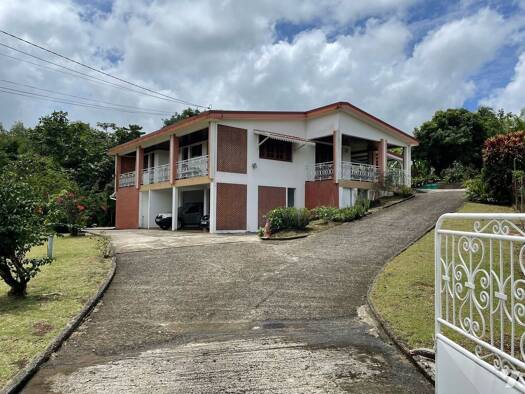 Maison à vendre 450 000 € 6 pièces 3 chambres 90 m² Saint-Joseph 97212