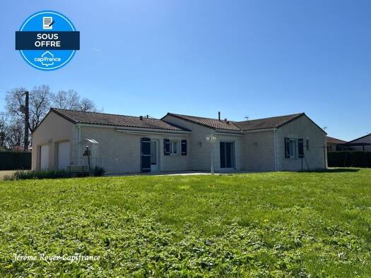 Maison de plain-pied à vendre 216 000 € 6 pièces 4 chambres 115 m² 1 327 m² de terrain Sainte-Eanne 79800
