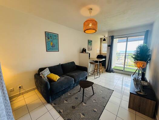 Appartement à louer 649 € 1 pièce 22 m² RDC/3 Sainte-Clotilde Saint-Denis 97490