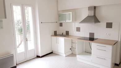 Maison de ville à louer 975 € 4 pièces 3 chambres 81 m² Saint Ruf-Trillade Sud Avignon 84000