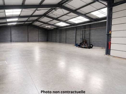 Local d'activités à vendre 649 000 € 1 000 m² d'espace de stockage La Chapelle-Saint-Luc 10600