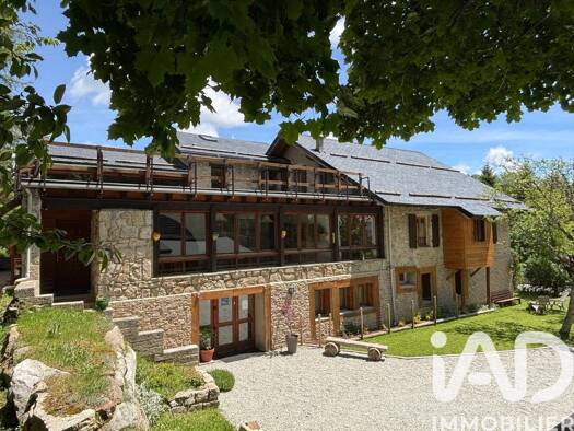 Maison à vendre 1 150 000 € 17 pièces 12 chambres 578,22 m² 1 287 m² de terrain Bolquère 66210