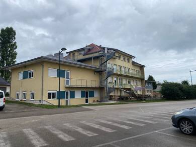 Immeuble à vendre 2 239 000 € 1 500 m² Orchamps Vennes 25390