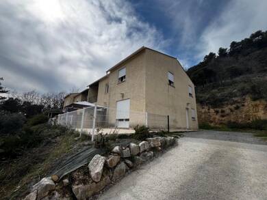 Duplex à louer 850 € 4 pièces 3 chambres 82 m² RDC/2 Allemagne-en-Provence 04500
