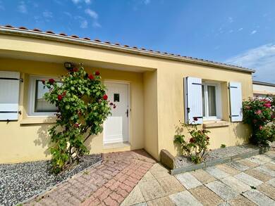 Maison de plain-pied à louer 850 € 3 pièces 2 chambres 69 m² 330 m² de terrain Saint Gilles Sud Saint Gilles Croix de Vie 85800