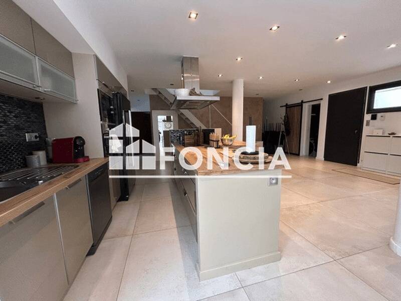 Maison à louer, 204m², MARIGNANE