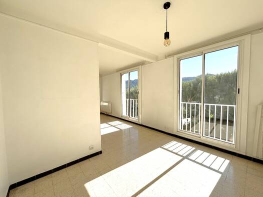 Appartement à louer 1 180 € 4 pièces 2 chambres 67,1 m² Étage 2/3 Cassis 13260