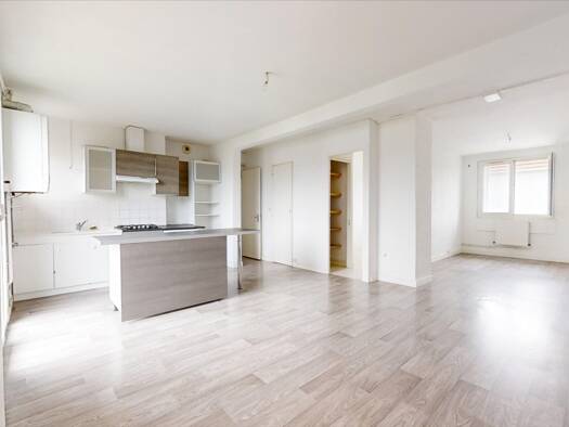 Appartement à louer 695 € 4 pièces 2 chambres 65 m² Étage 4/4 Palente - Orchamps - La Combe Saragosse Besançon 25000