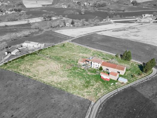 Maison à vendre 292 500 € 4 pièces 6 chambres 180 m² 15 000 m² de terrain Manglieu 63270