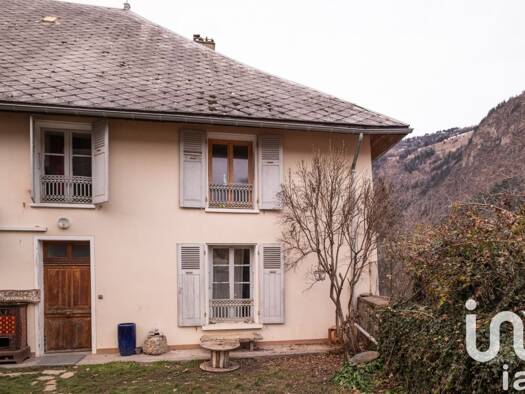 Maison à vendre 330 000 € 9 pièces 3 chambres 137 m² 1 533 m² de terrain La Garde 38520