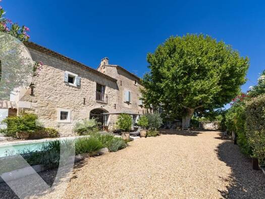 Maison à vendre 2 685 000 € 9 pièces 5 chambres 510 m² 816 m² de terrain Paradou 13520